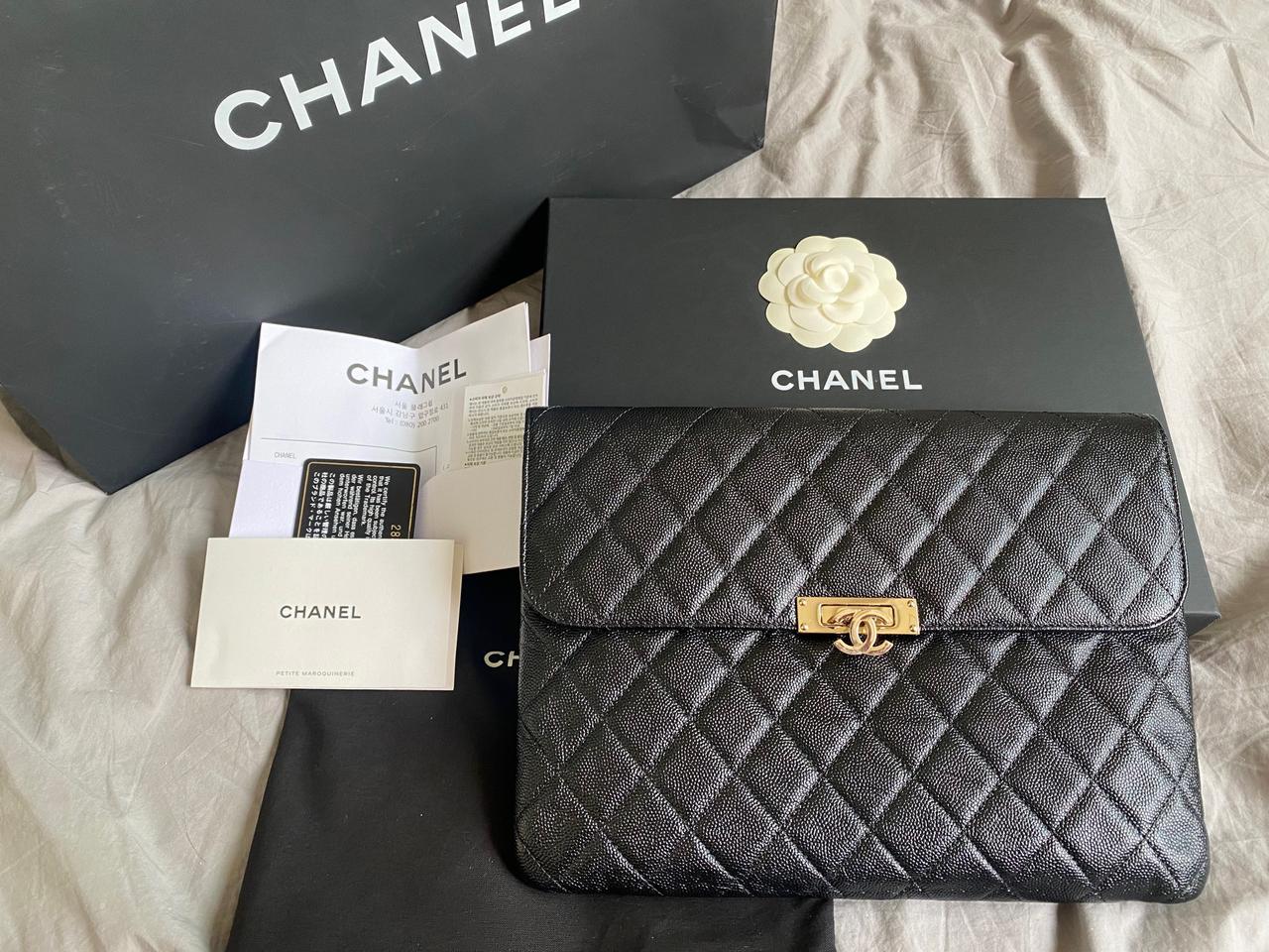 샤넬 캐비어 플랩 클러치 블랙