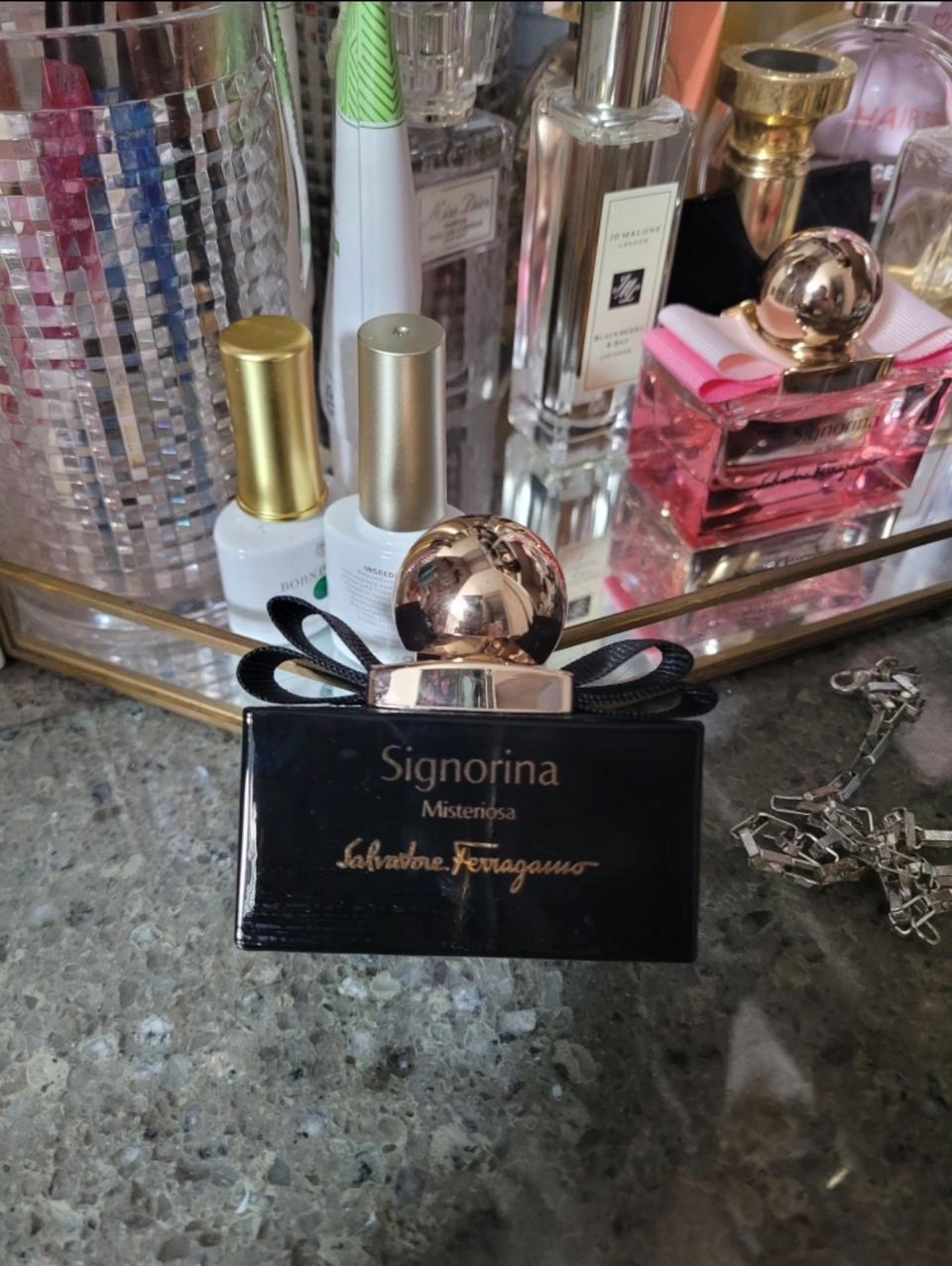 페레가모 세뇨리나 미스테리오사ㅡ국문택