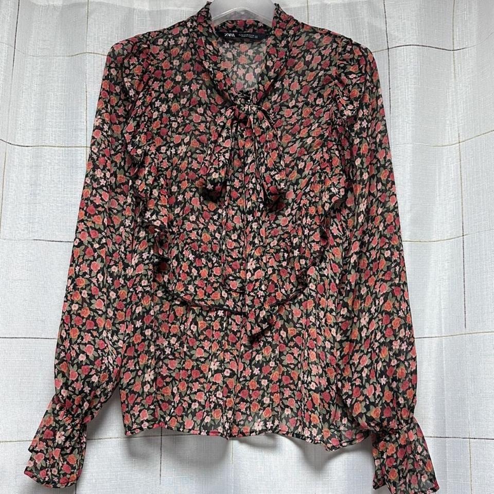 Zara 플라워패턴 쉬폰 블라우스.Size.M( 반택포)