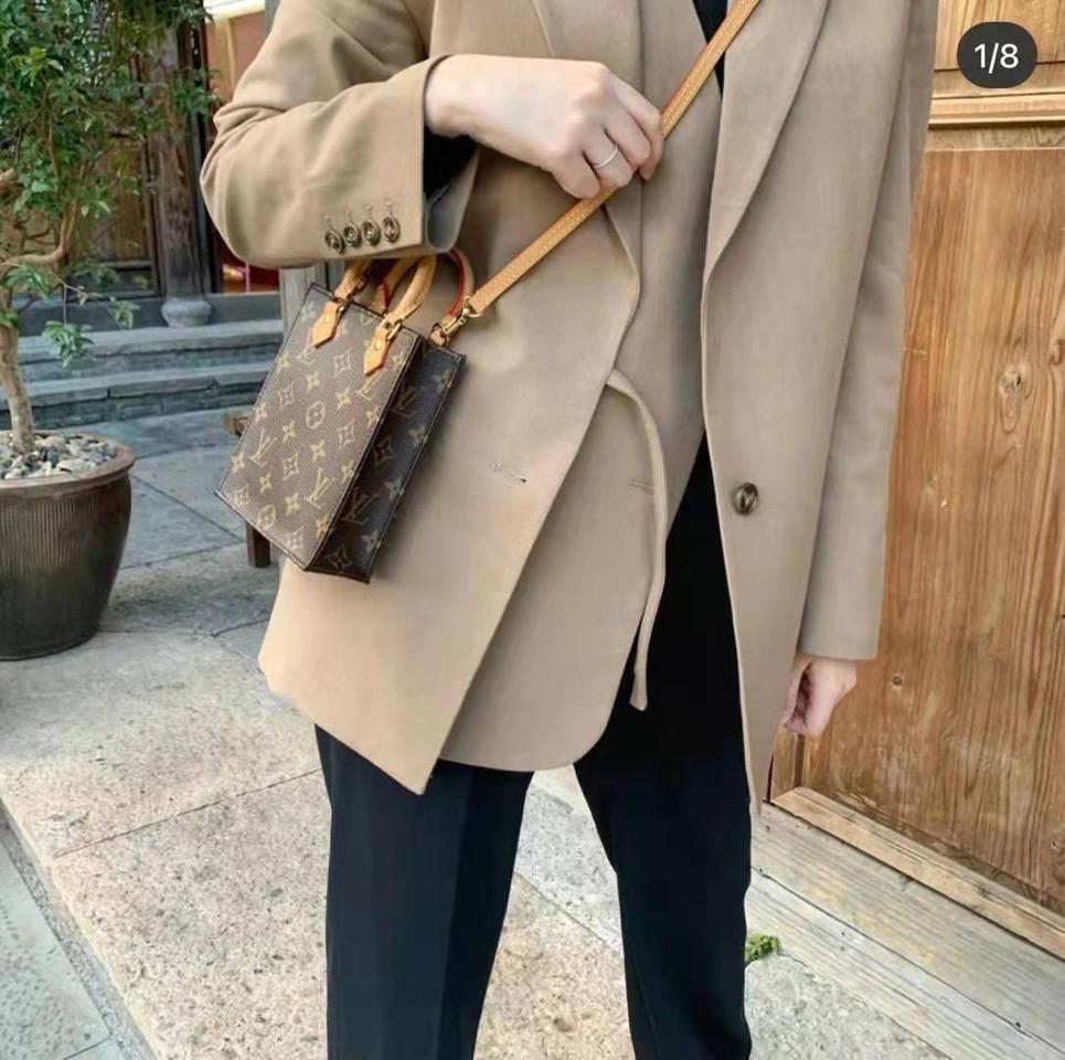 루이비통 쁘띠 삭 캔버스 크로스백 70,000원에 판매해요~!