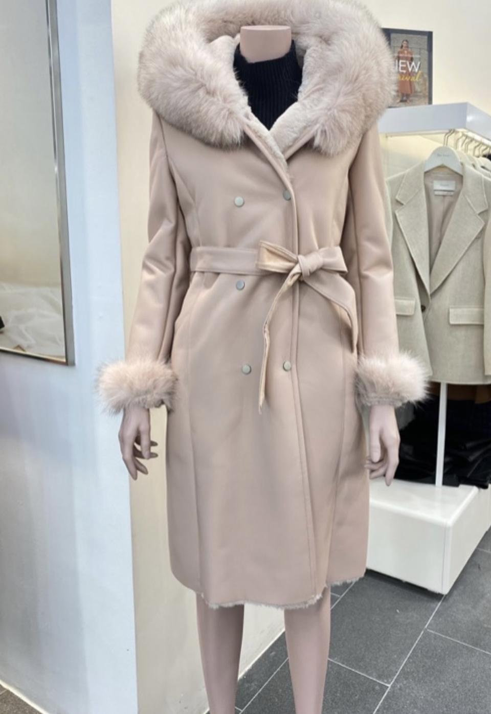 더아이잗 폭스퍼 무스탕 코트