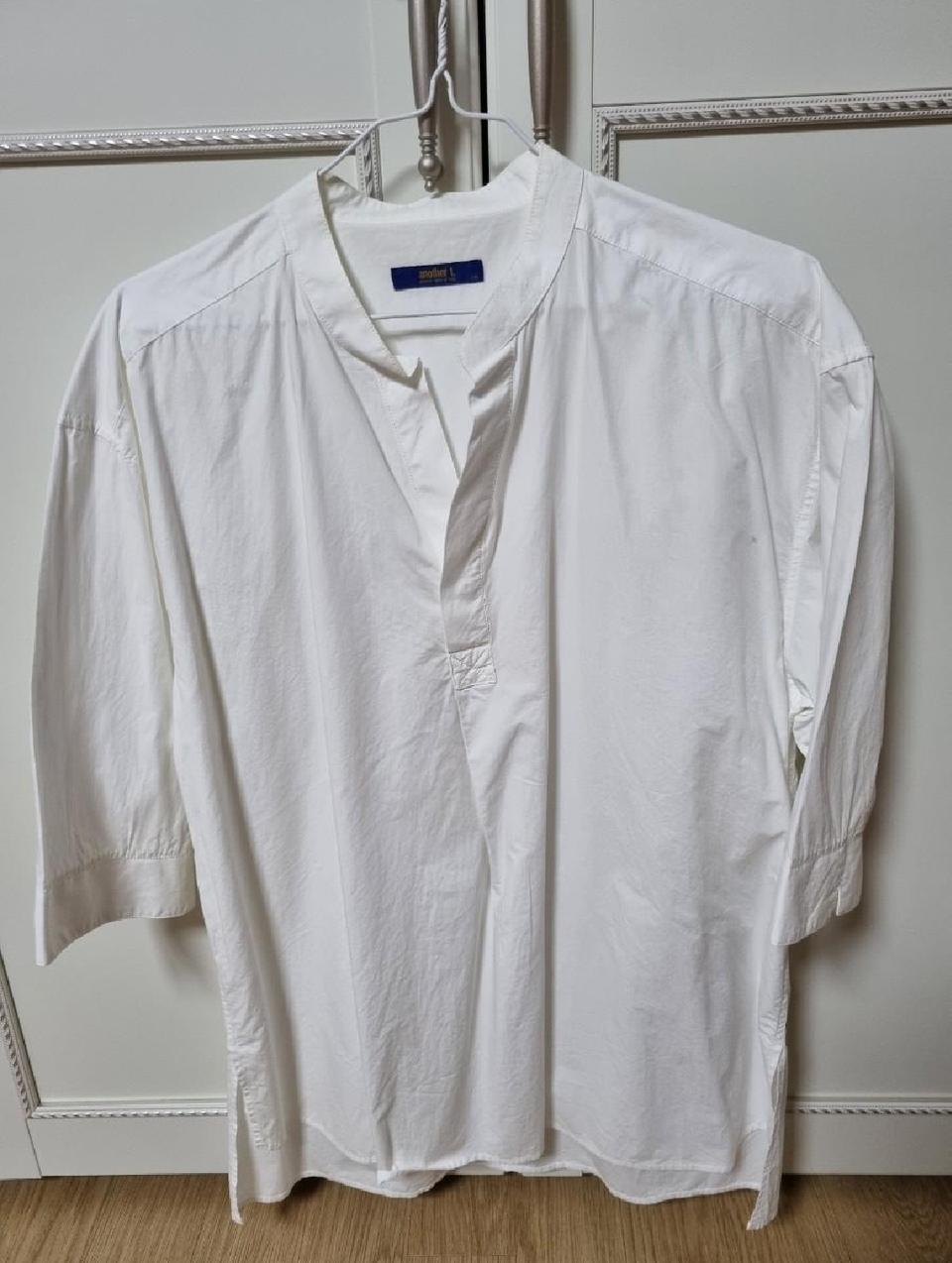 TNGT 7부 브이넥 화이트 셔츠 105