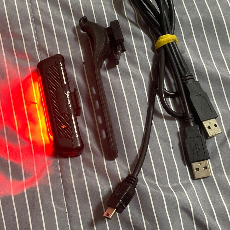 문라이트 led 충전식 후미등 팝니다