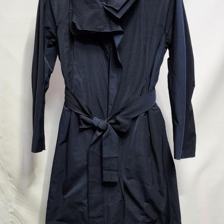 구호 트렌치코트