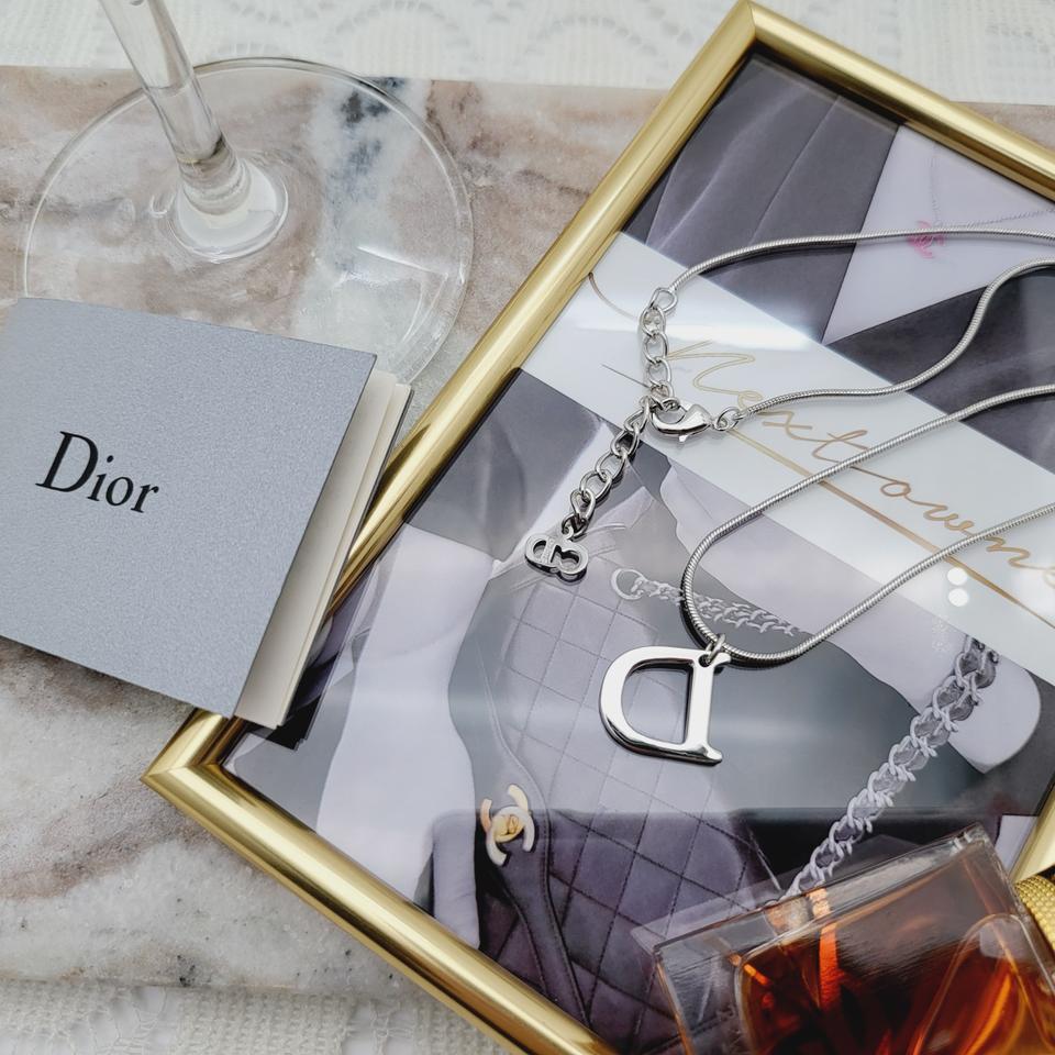 디올 D 펜던트 목걸이 화이트