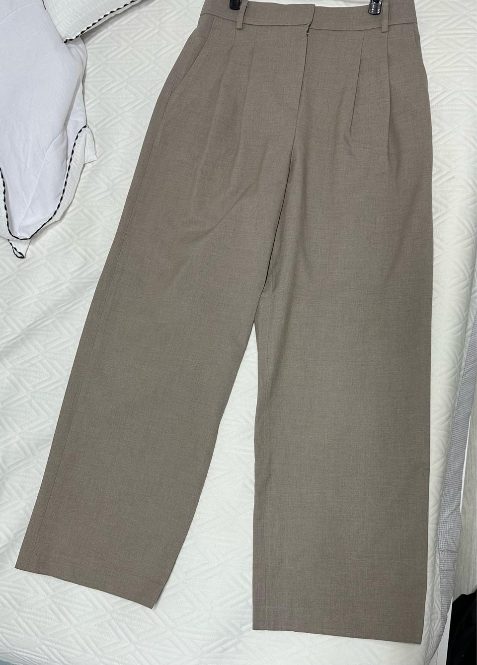 나무그림 뒷밴딩 베이지슬랙스 미착용 size.66(반택포)