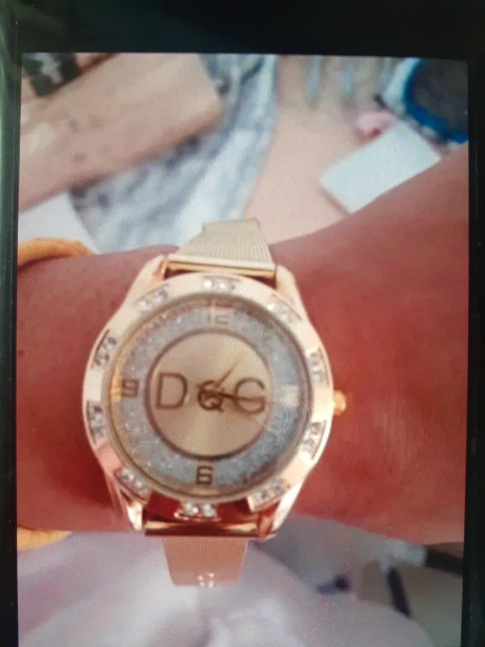 크리스탈 퀴츠 금장 여성 시계. 골드 쥬설리 악세사리