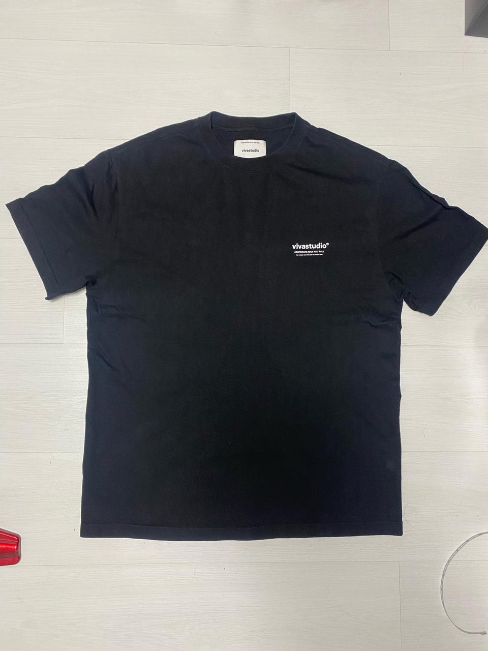 비바스튜디오 검정 반팔티셔츠 팔아요