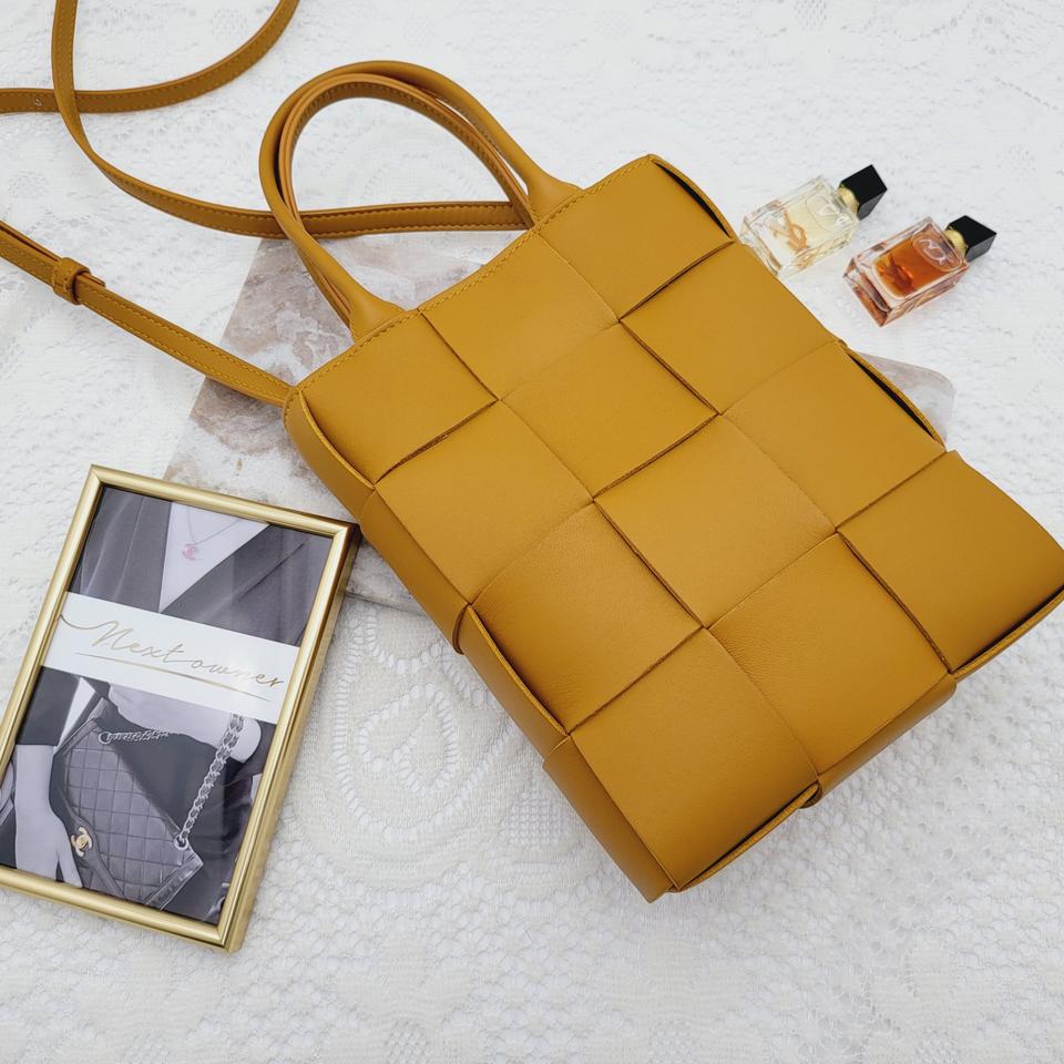 보테가베네타 미니 카세트 토트백