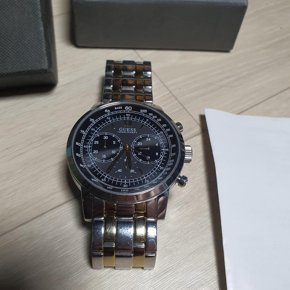 게스 메탈 남성시계(w0915g2) 판매합니다. 실착용 10회미만