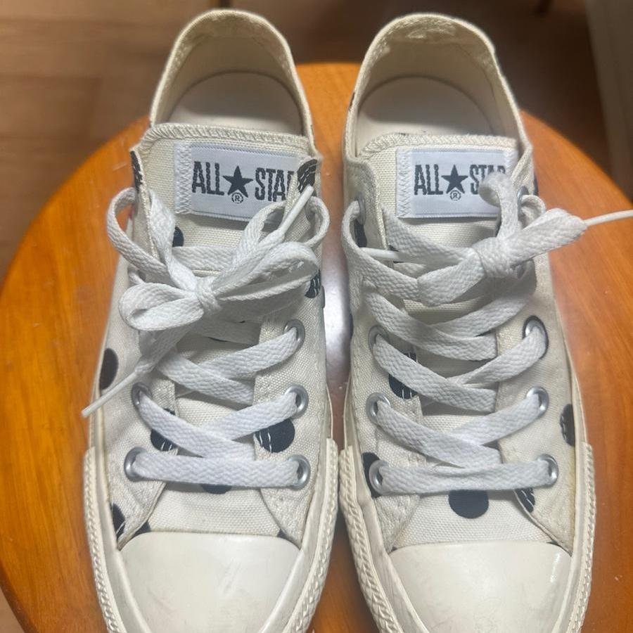 컨버스 x 플레이 꼼데가르송 척 70 로우 폴카 닷 밀크