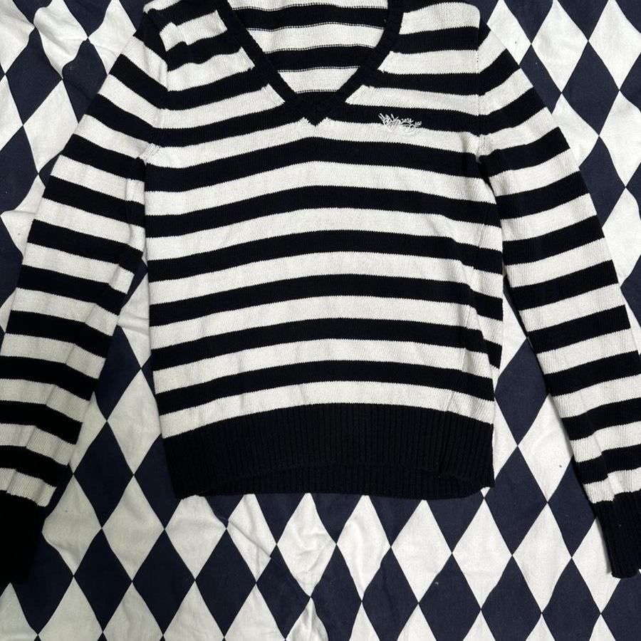 더오픈프로덕트 브이넥 스트라이프 니트