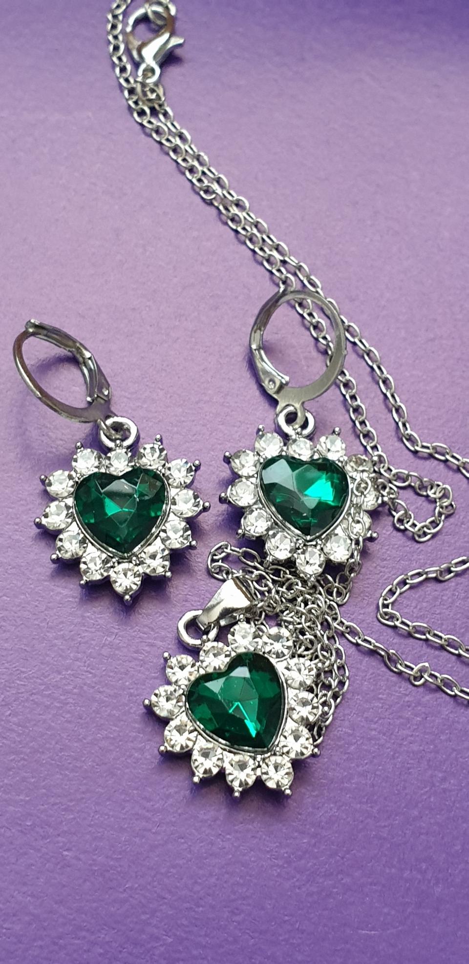 목걸이.귀궐이세트가로팔아요.미사용새제품이세요