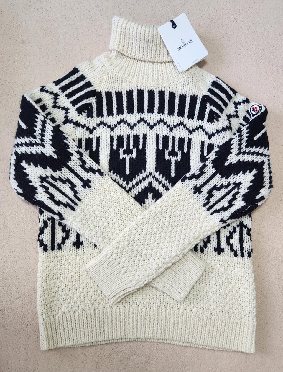 몽클레어 울 니트