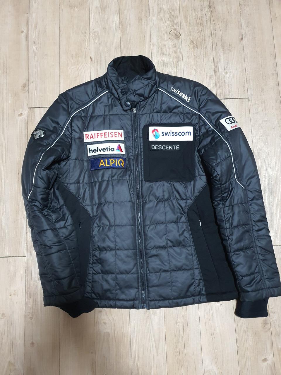 데상트 패딩미들러