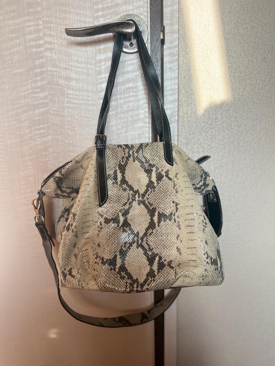 뱀피/악어 느낌 숄더 토트백