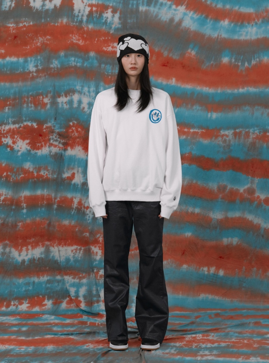 이스트쿤스트  로고&스마일리 스웻셔츠 화이트 L (새상품)