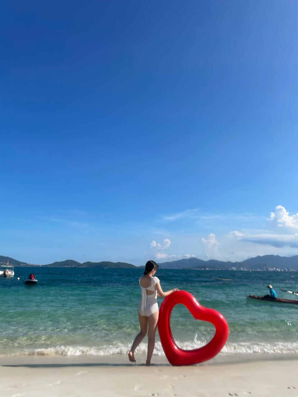 화이트 모노키니 수영복 뒷리본