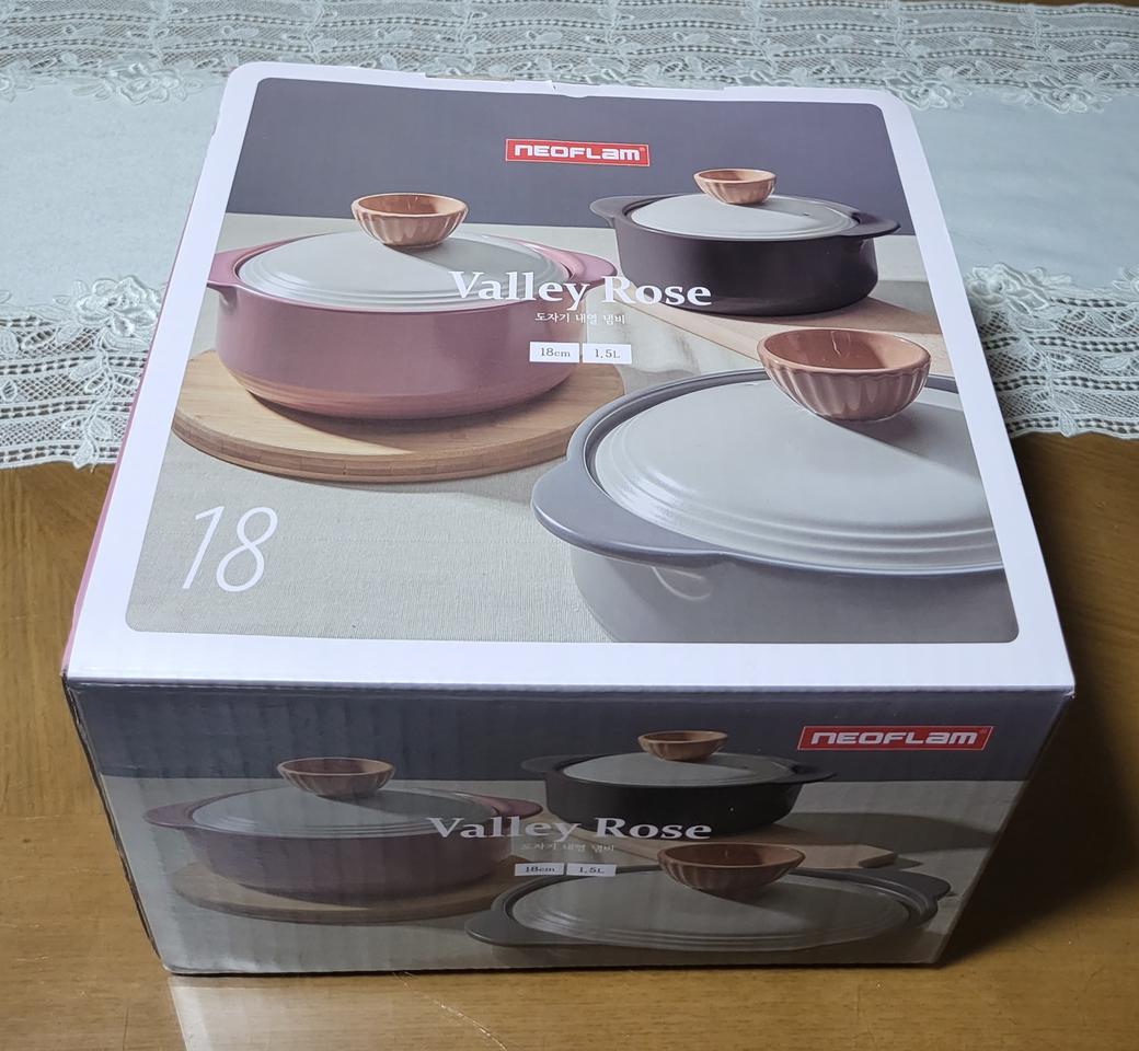 네오플램 프리미엄 평굽뚝배기 밸리로즈(18센치)