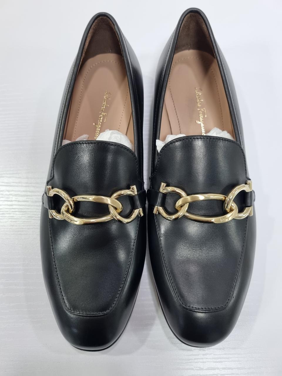 딱 한번 착용한 페라가모 여성 로퍼 최저가 판매(정품보증서)