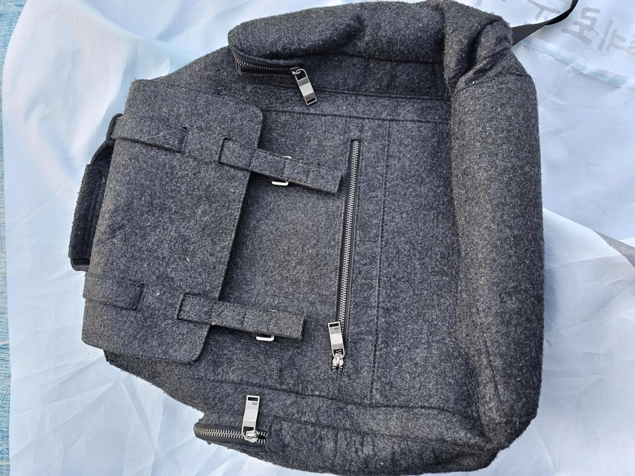 좀 따뜻해 보이는 백팩