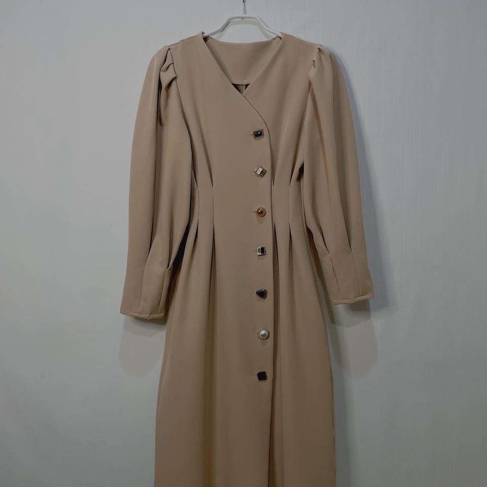 여성) 핀턱 라인 퍼프 롱 원피스 베이지 (55~66)