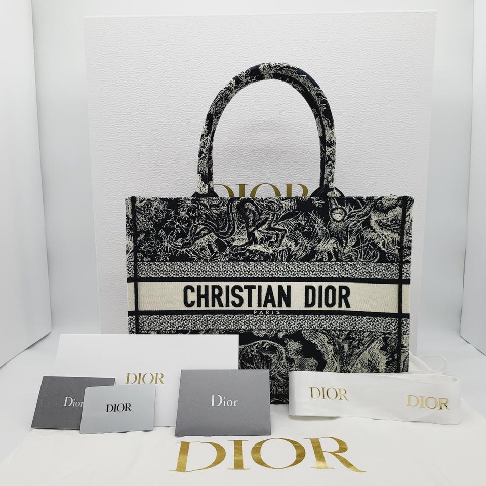 디올 북토트 미디엄 백