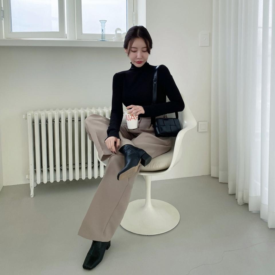 와이드핏 뒷밴딩 핀턱 팬츠 슬랙스