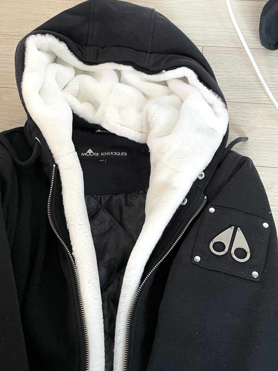 무스너클 버니스웨터 M사이즈