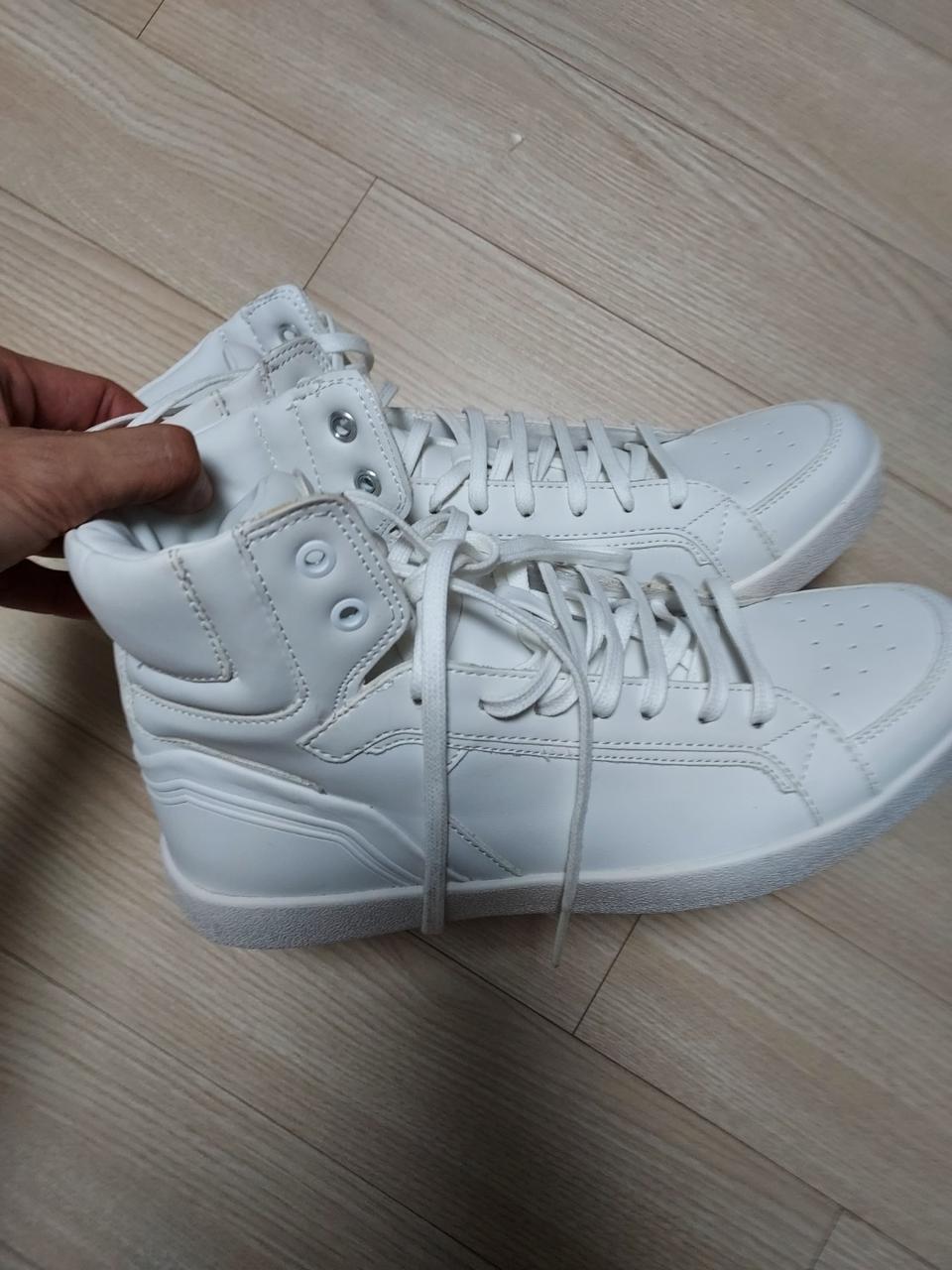 자라(ZARA) 운동화 260 사이즈 새상품 팝니다