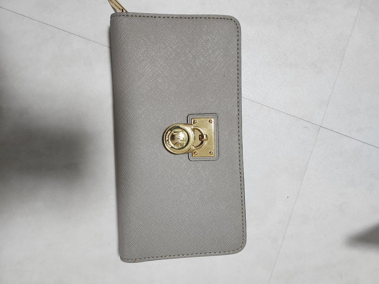 마이클코어스 지갑