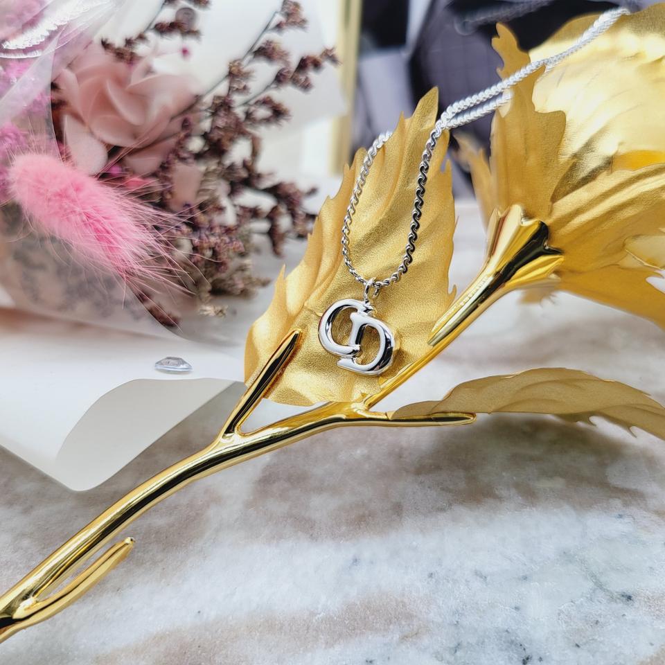 디올 CD 펜던트 목걸이(예리목걸이)