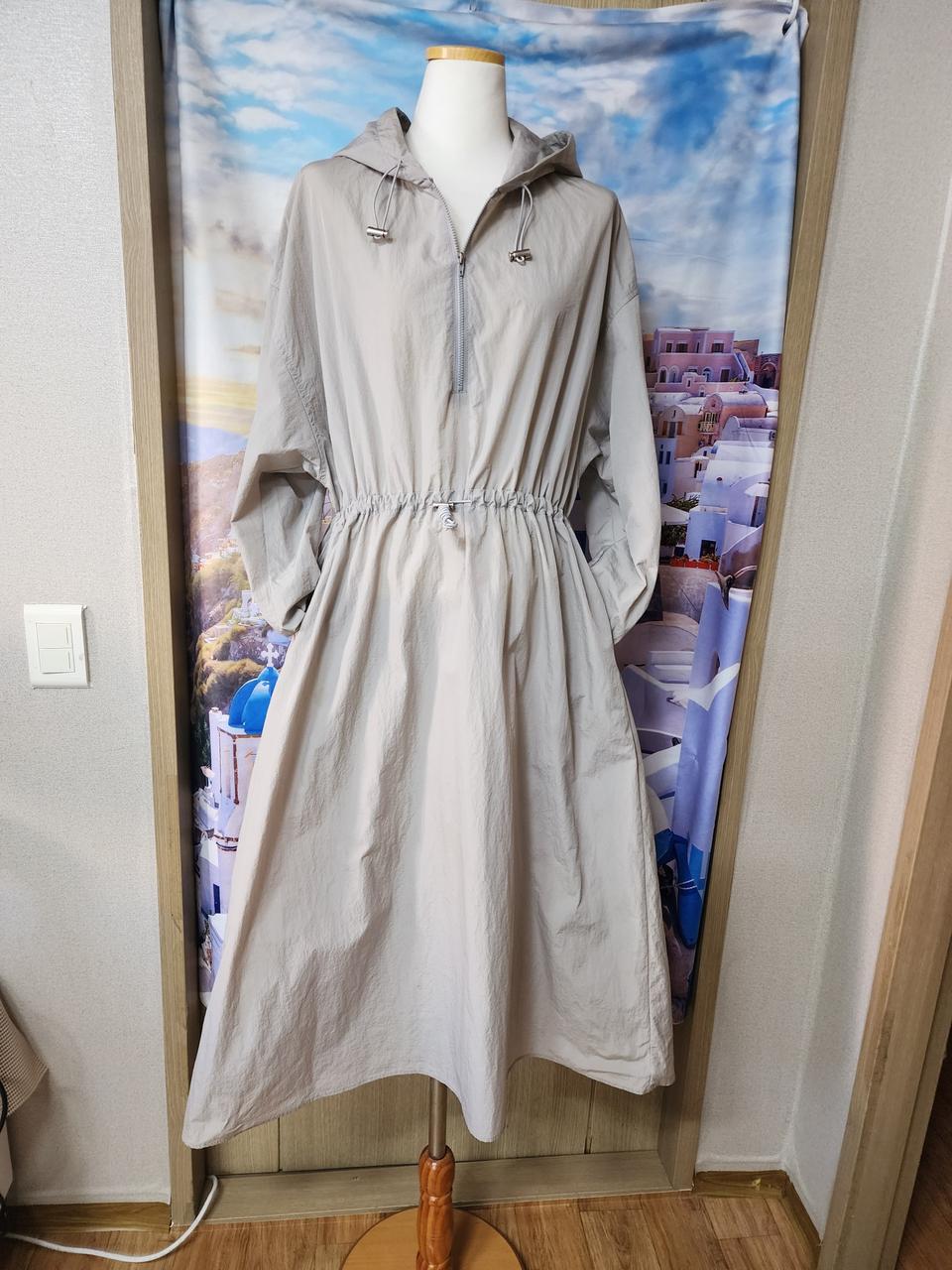 DIRECTOR 후드 원피스