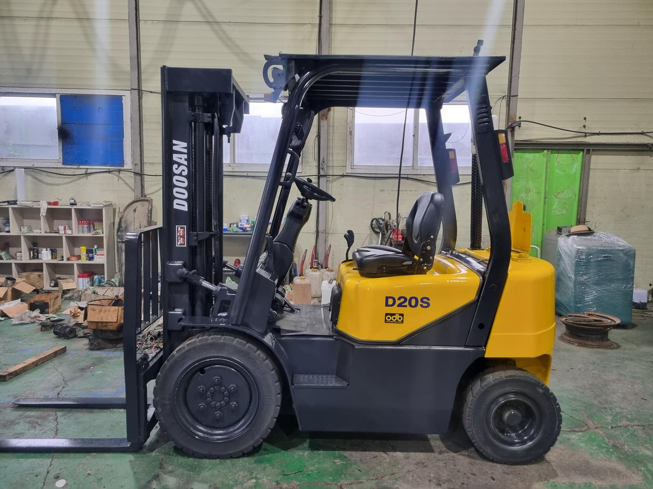 두산2톤3단디젤지게차팝니다