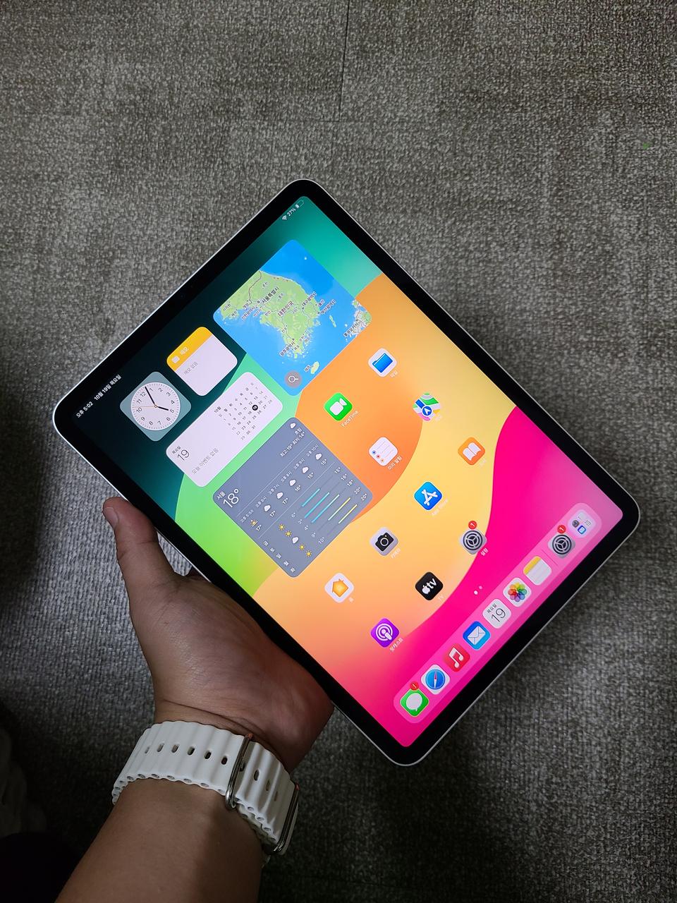 아이패드 프로5세대(3세대) 256G 실버 WIFI상태S 한달사용 85만