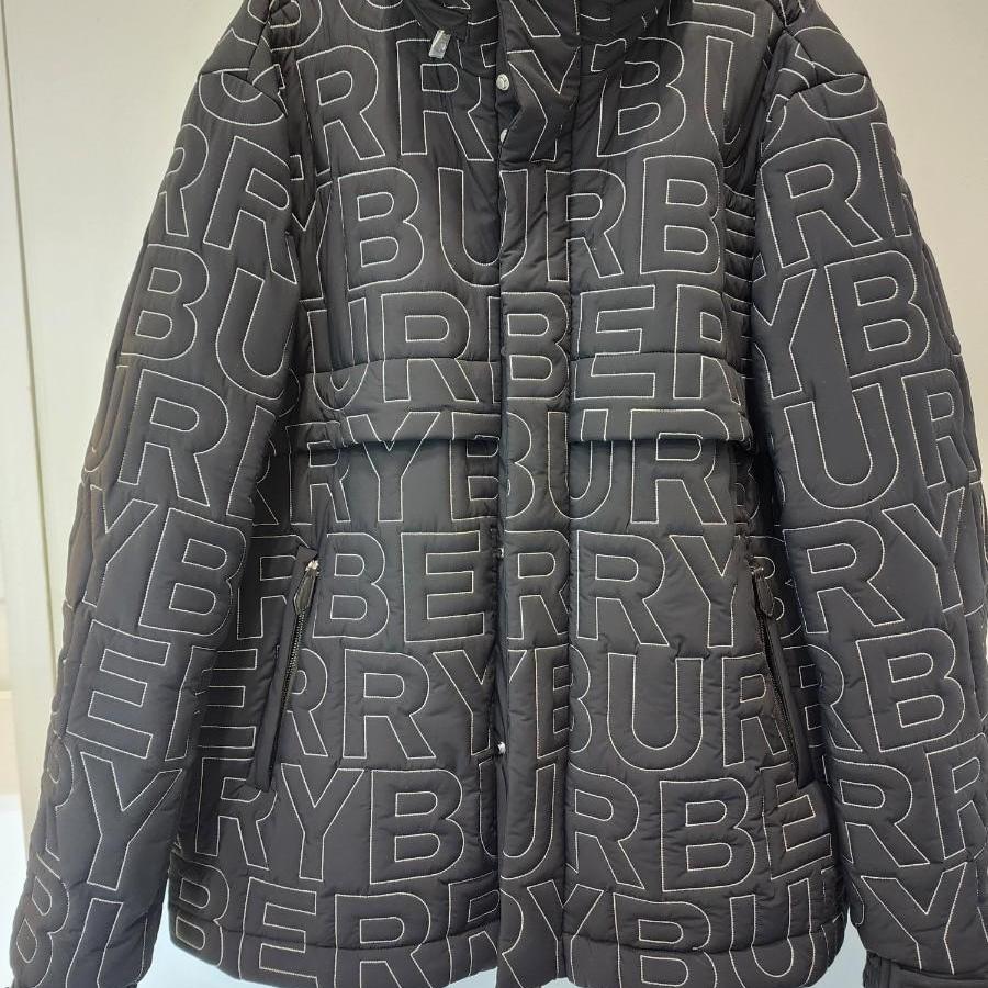 버버리 엠브로이더리팩어웨이점퍼