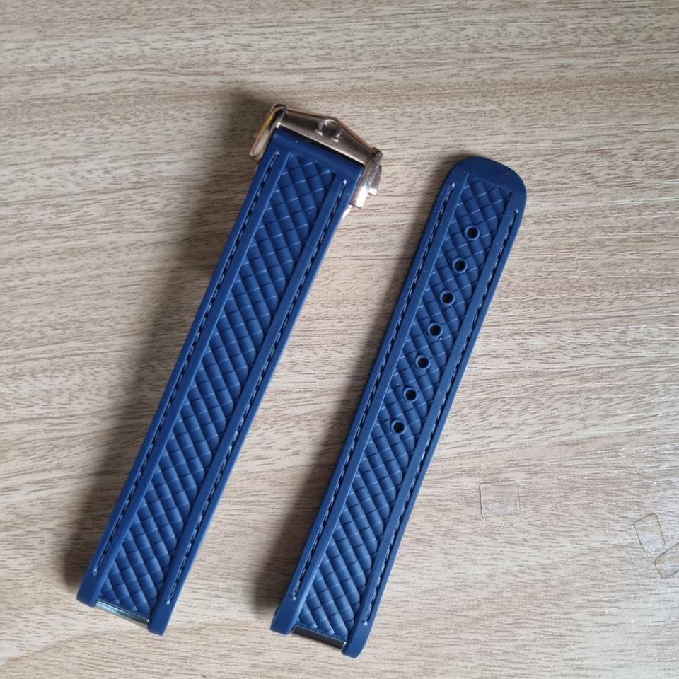 오메가 아쿠아테라 러버스트랩 팝니다.