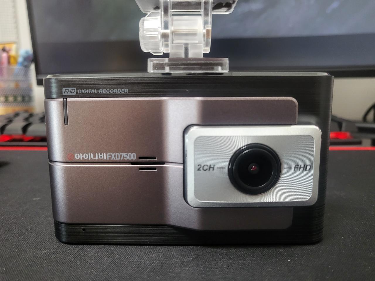 블랙박스 2채널 아이나비 FXD7500 FHD 64GB 팝니다.