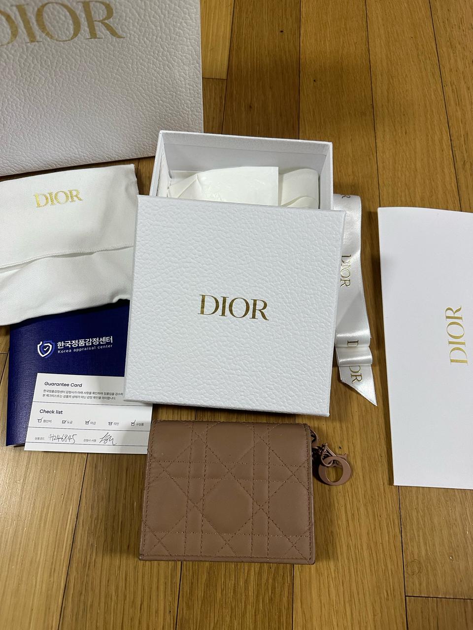 [새상품급] 디올 레이디 중지갑