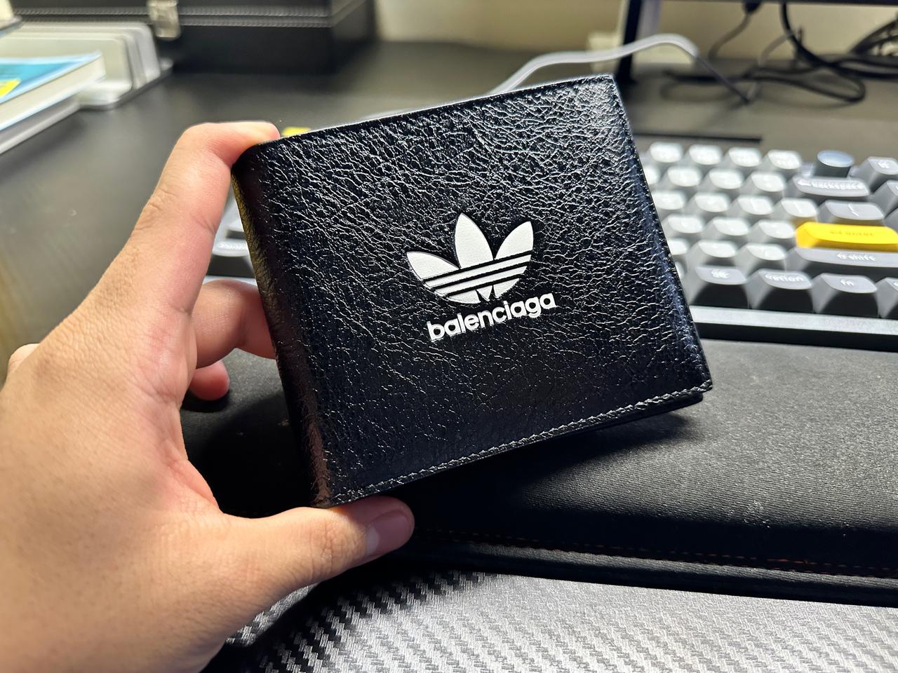 ss급) 발렌시아가x아디다스 콜라보 반지갑