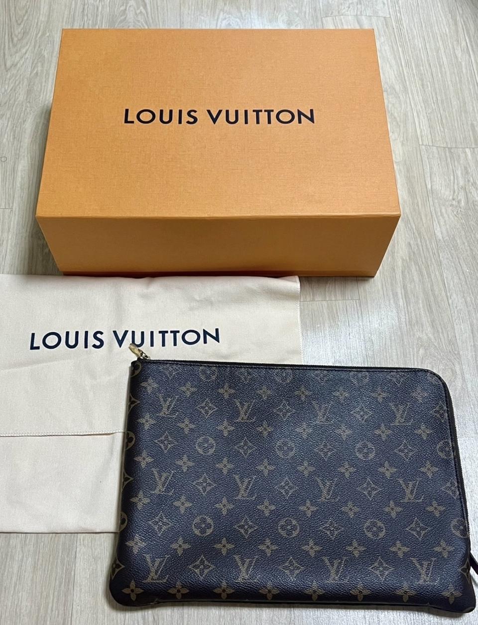 정품 루이비통 에튀보야주 푸시아 MM 클러치