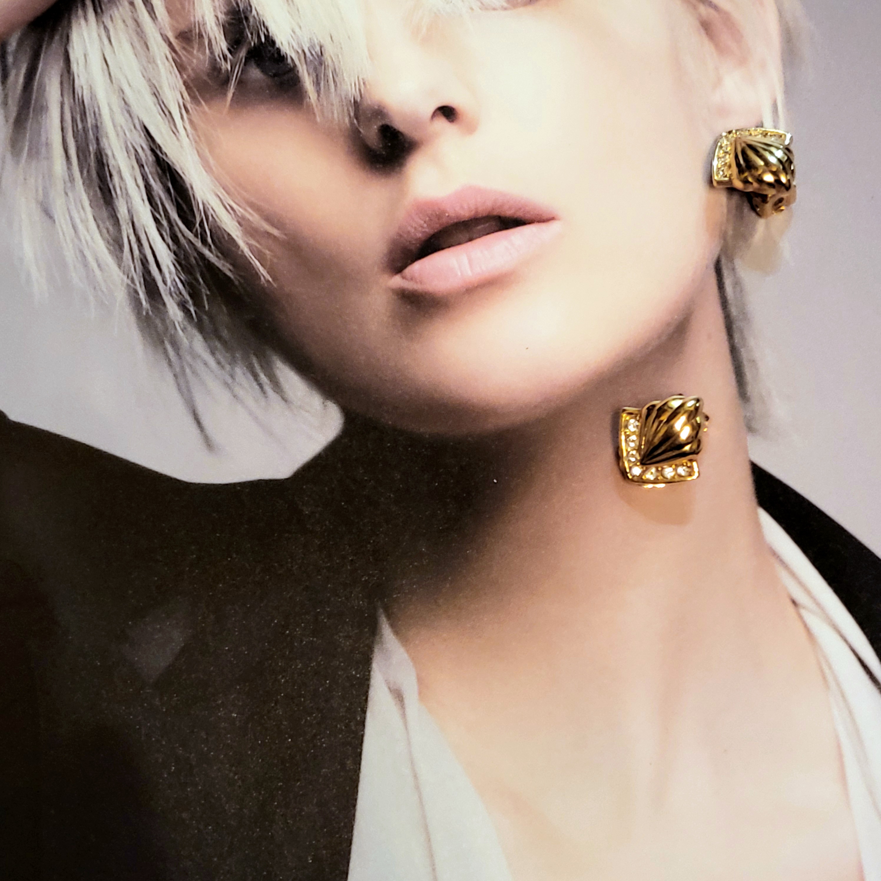 [중고] 빈티지디올 큐빅세팅 쉘 펜던트 귀걸이