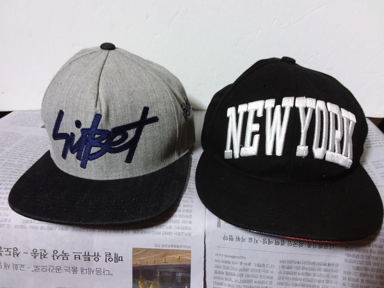 스냅백 모자 2개