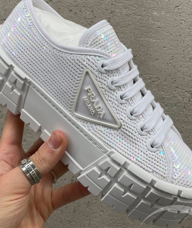 프라다 더블휠 시퀸 스니커즈 36사이즈 225 230