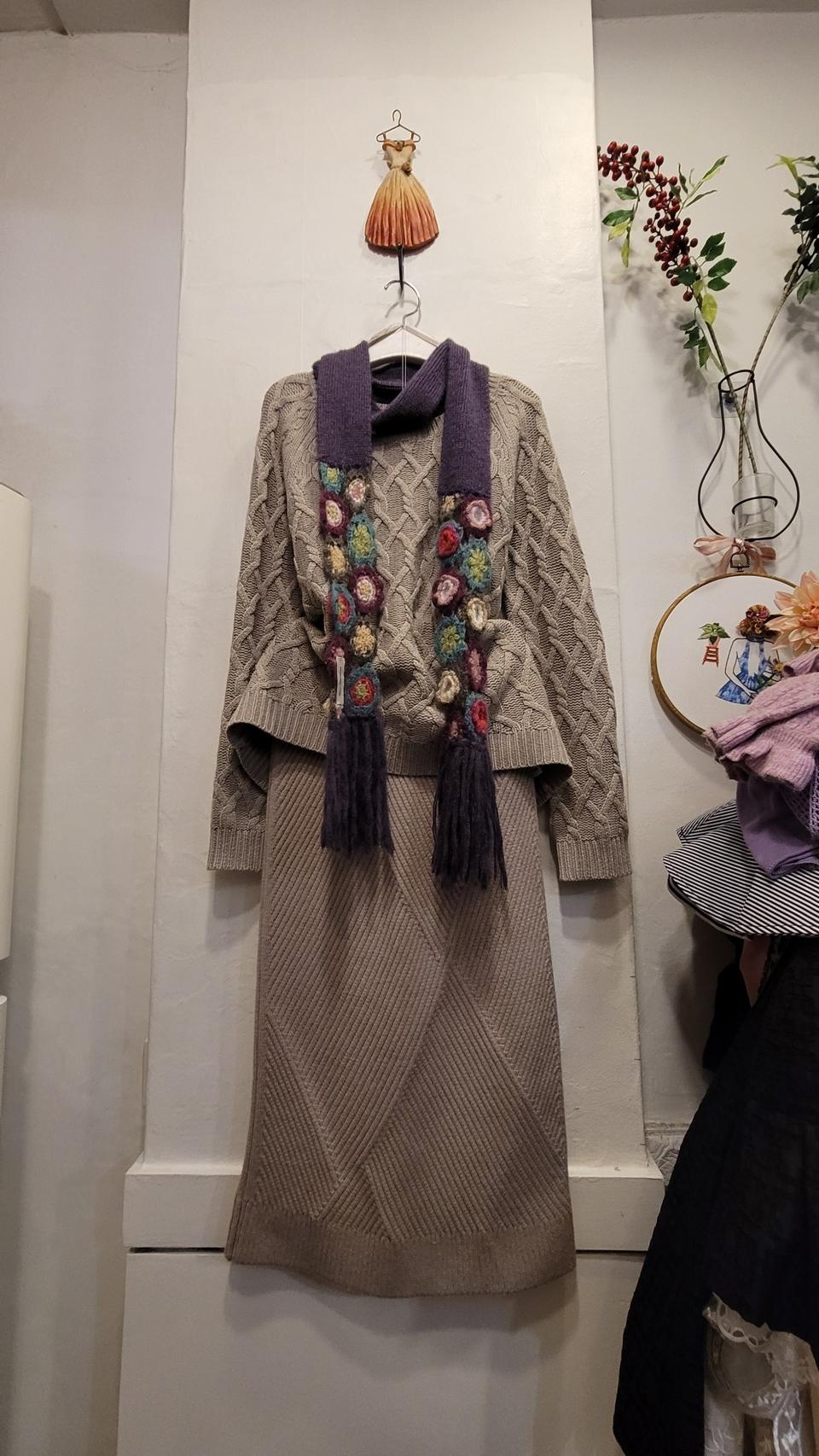 타하리 퓨어울 캐시미어 니트.