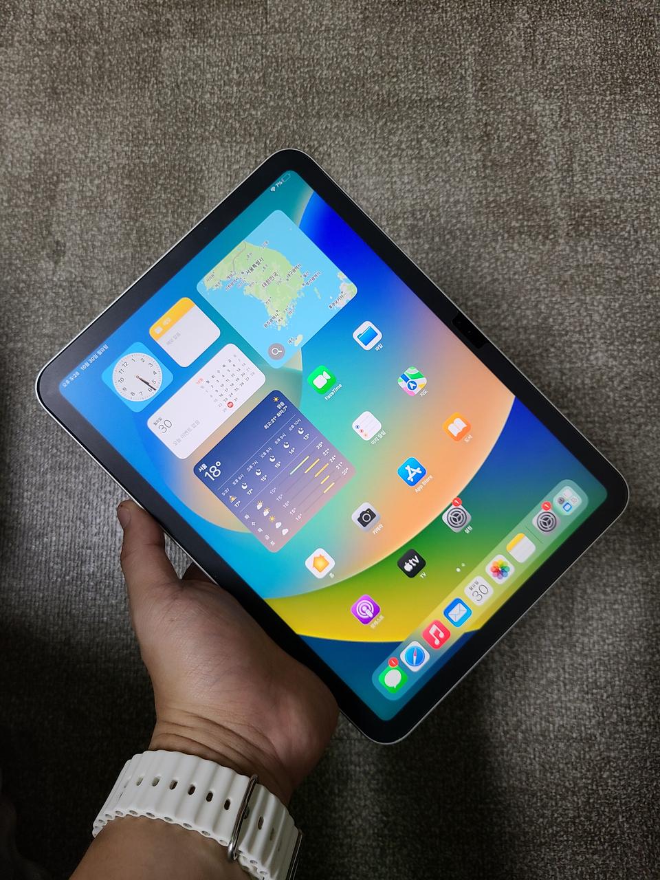 아이패드10세대 256G 실버 WIFI 100% 리퍼유 상태S 69만원!