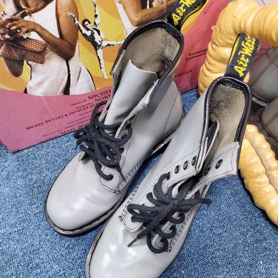 닥터마틴 8홀 다크그레이워커 230 (KSW71)