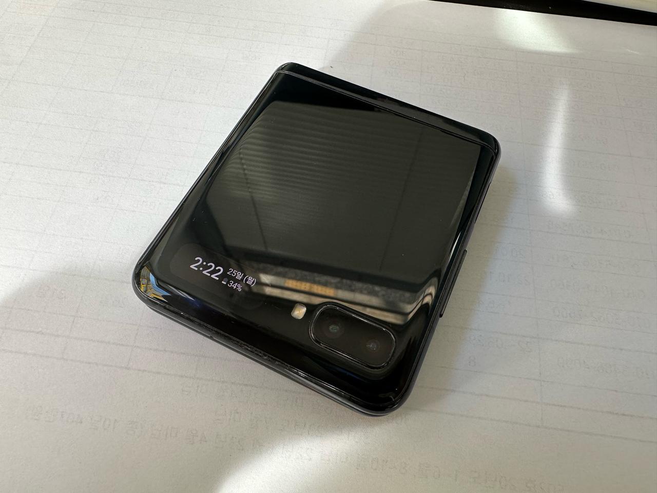 Z플립1 블랙 판매합니다.