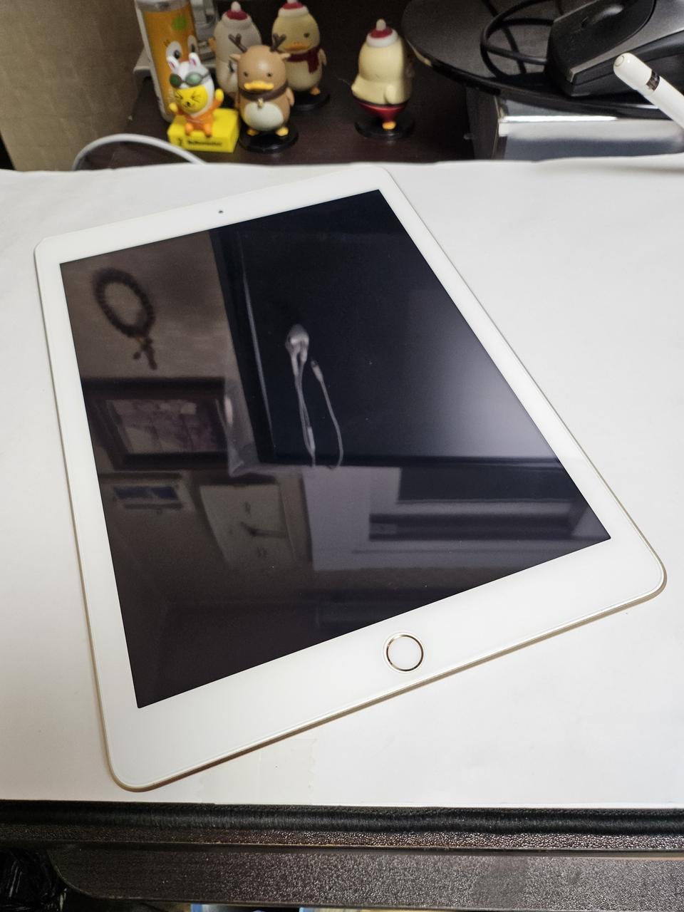 아이패드 5세대 9.7인치 32기가 와이파이팝니다