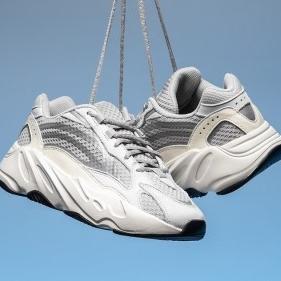 아디다스 이지부스트700 V2 스태틱 285